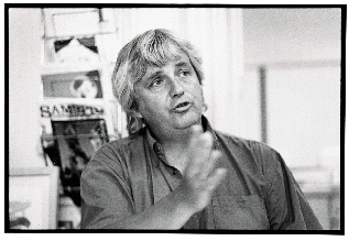 [Billede: Mand der taler]