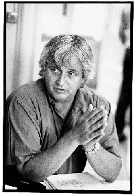 [Billede: Mand der taler]