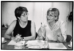 [Billede: En kvinde der taler]