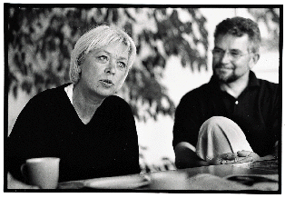 [Billede: Mand og dame i interview]