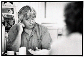 [Billede: Mand der taler]