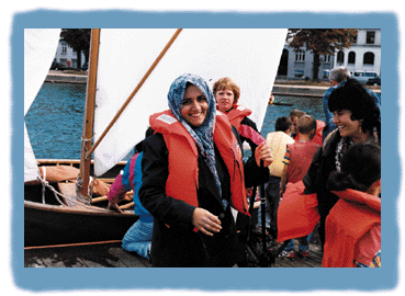 [Billede: Elever der sejler]