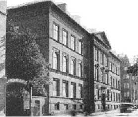 [Billede: Her ses Aarhus tekniske Skole. Opfrt 1884. verste etage 1924.]