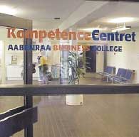 [Billede: Her ses indgangen til kursusafdelingen p Aabenraa business College]